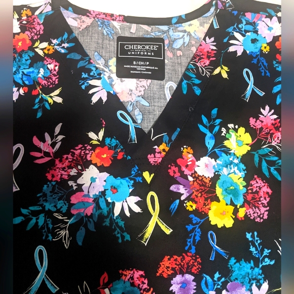 Cherokee Medical Uniforms Hopeful Bouquets Scrub Top - Picture 3 of 6